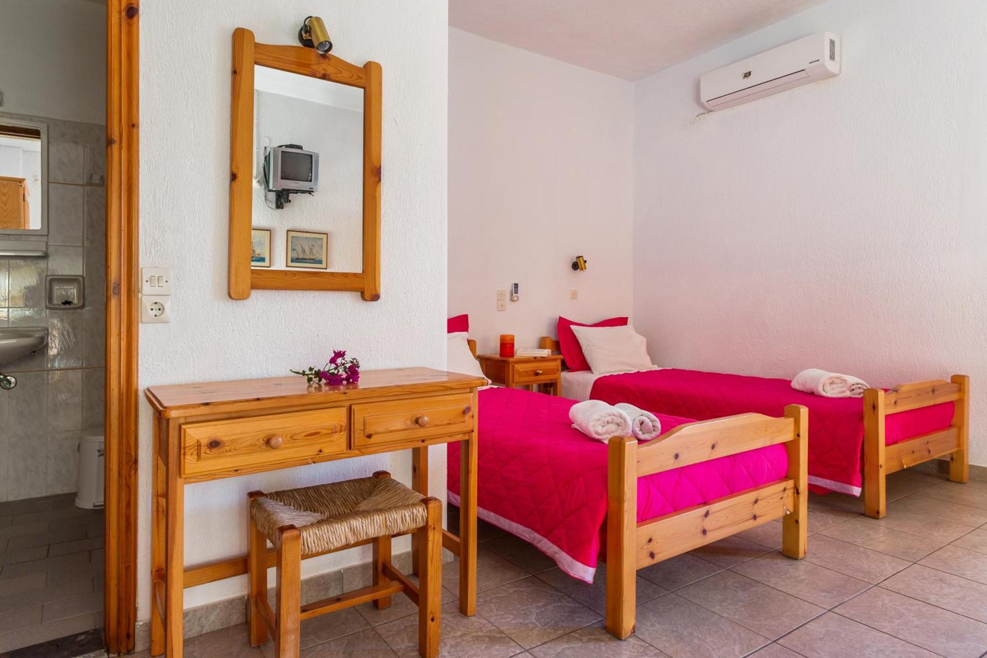 Nikolaos Studios Apartments Скопелос Экстерьер фото