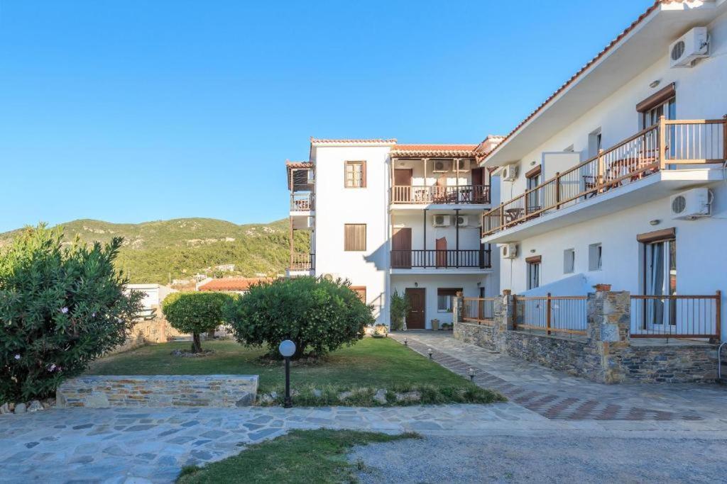 Nikolaos Studios Apartments Скопелос Экстерьер фото