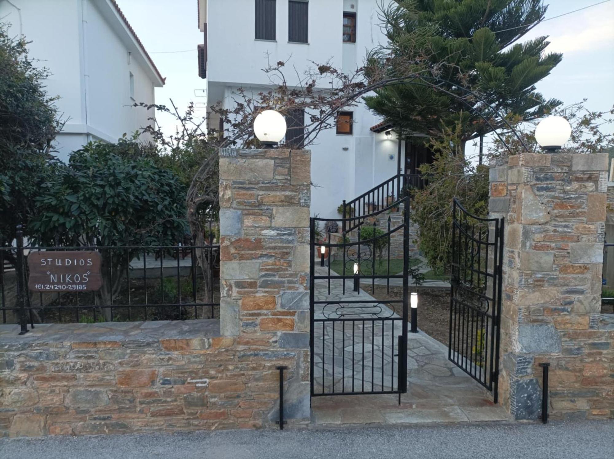 Nikolaos Studios Apartments Скопелос Экстерьер фото
